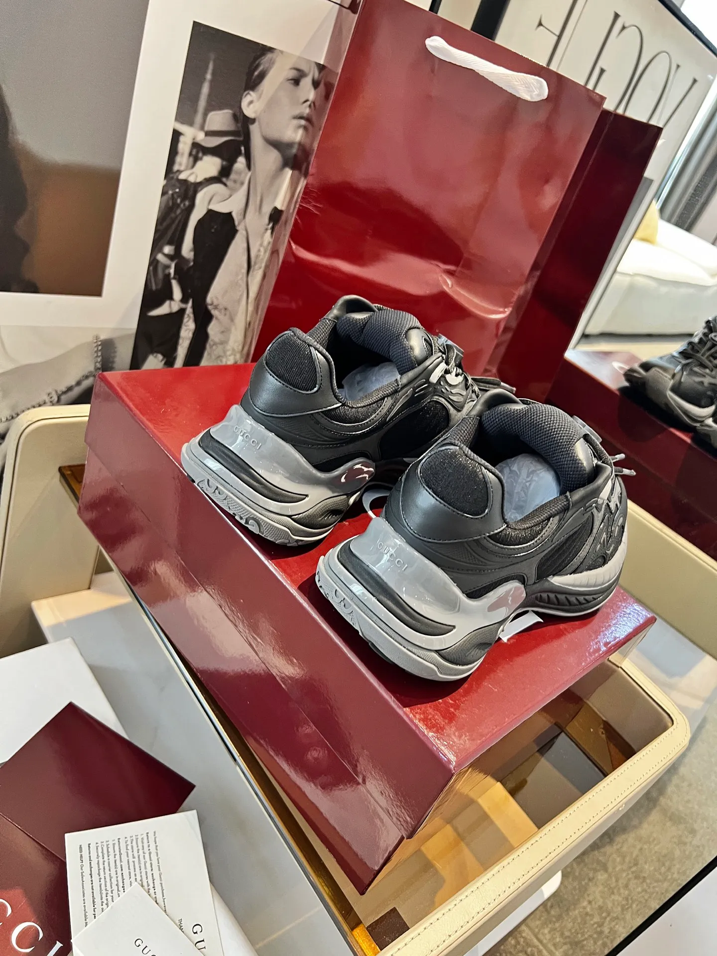 [G Home] P: 900💰 Only men’s models, Size::39-46, (46 customized) 2025Gucci couple series 2.0 sports shoes are made with heavy investment❤️‍🔥❤️‍🔥❤️‍🔥Renewed interpretation of the brand's iconic striped webbing elements😍😍When retro genes collide with futuristic design🎊🎊This new pair of Gucci shoes directly reaches the trend threshold💥 ✔️Color combination of caron contrast + classic stripes, GG reflective piping, visual impact, and comes with a high-light filter for street use ✔️ The structure is made of multi-layer splicing of different materials, mesh is breathable, leather is shaped, and the outsole is made of EVA foam and TPU. 😍😍😍Fashion and practicality are both online ✔️ Detailed double G midsole + iconic double G lock shoelaces, retro DNA is crazy and restless, and every step is based on the trendy aesthetic ❤️❤️❤️❤️
